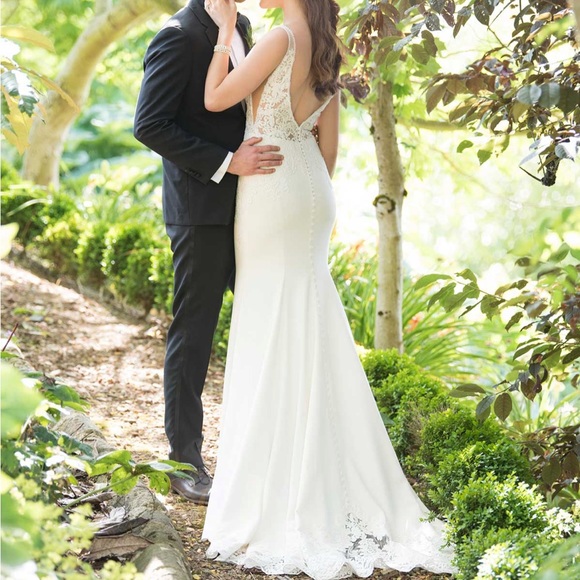 Essence Of Australia Wedding Dress - Picture 9 of 17